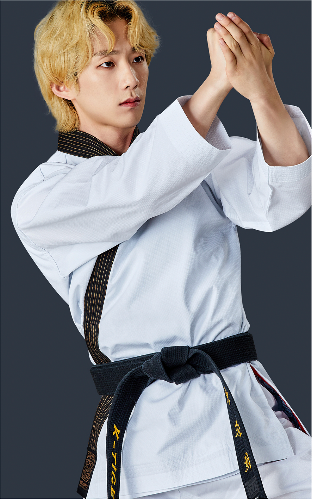 GEUM GANG Grand Master Uniform (White/Black)